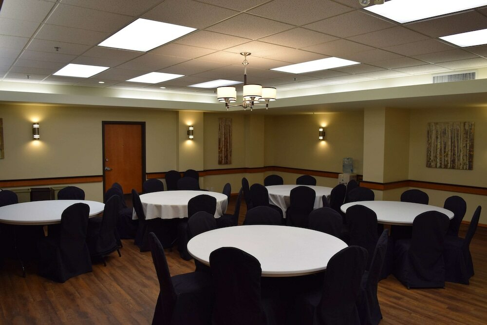 Фото Pocaterra Inn and Waterslide