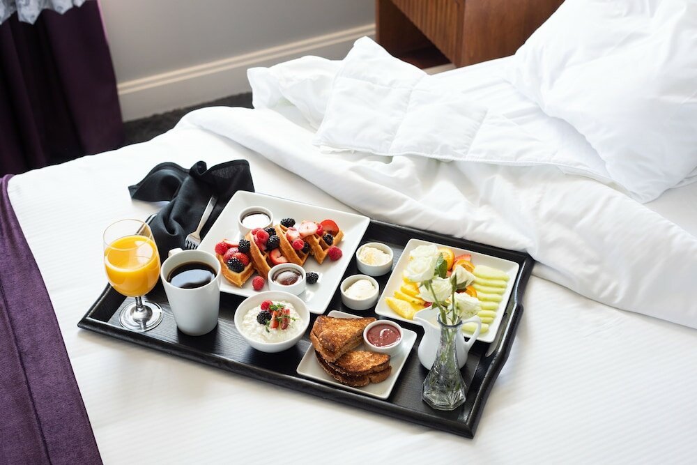 Фото Ambassador Hotel Wichita, Autograph Collection