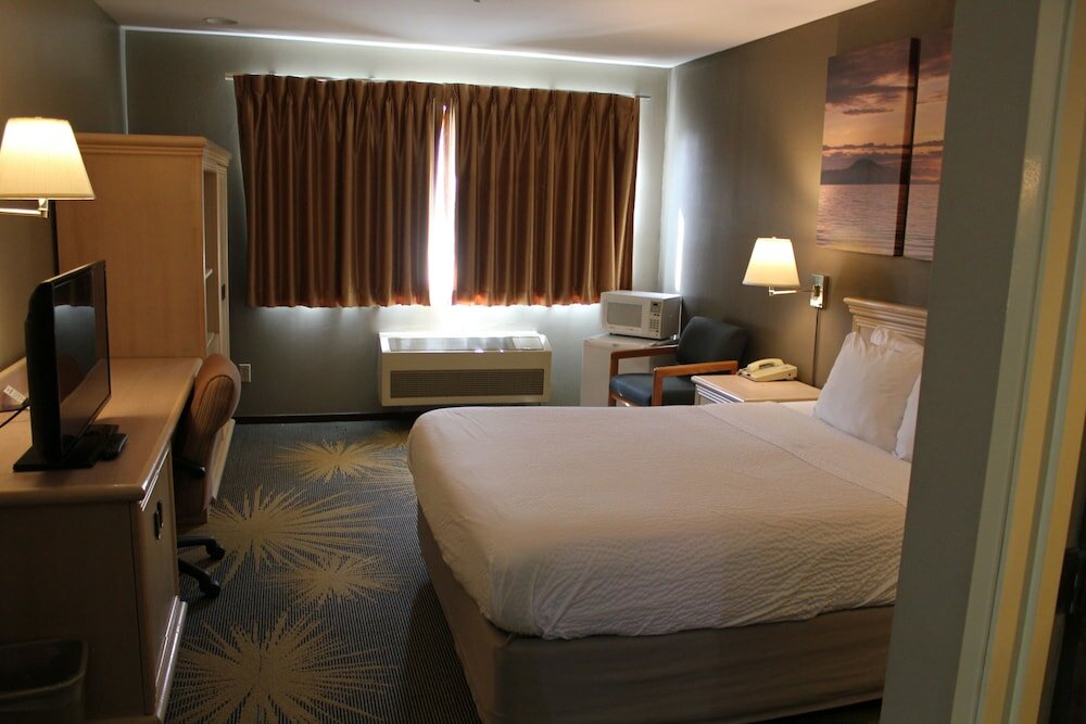 Фото Days Inn by Wyndham Seatac Airport