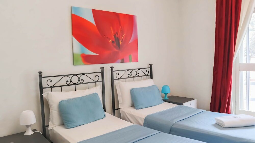 Фото I Am Here - Gioia 71