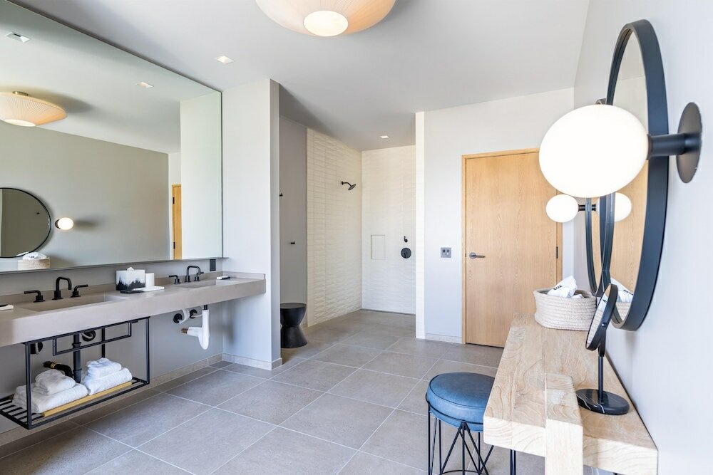 Фото The Shay, a Destination by Hyatt Hotel