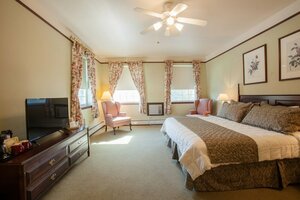 Rivers Edge Resort (United States Route 22), hotel