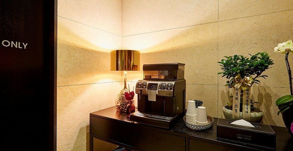 Фото Hotel The Artist Yeoksam