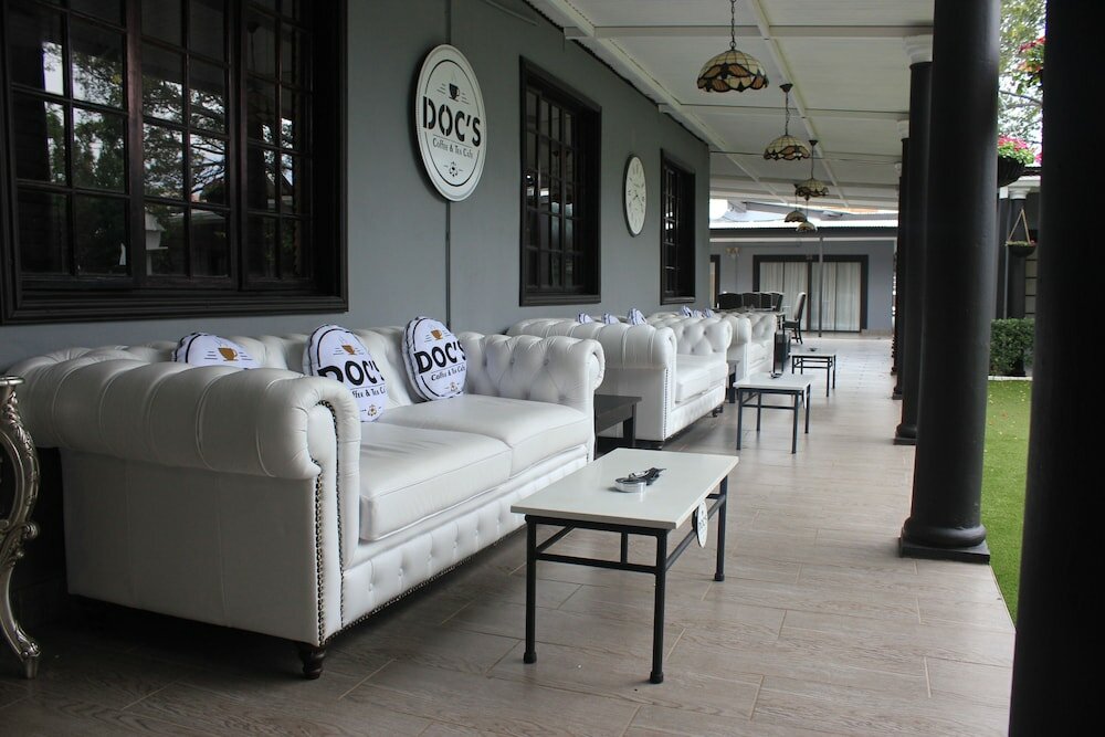 Фото The Halfway House Hotel