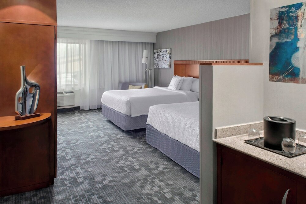 Фото Courtyard by Marriott Paramus