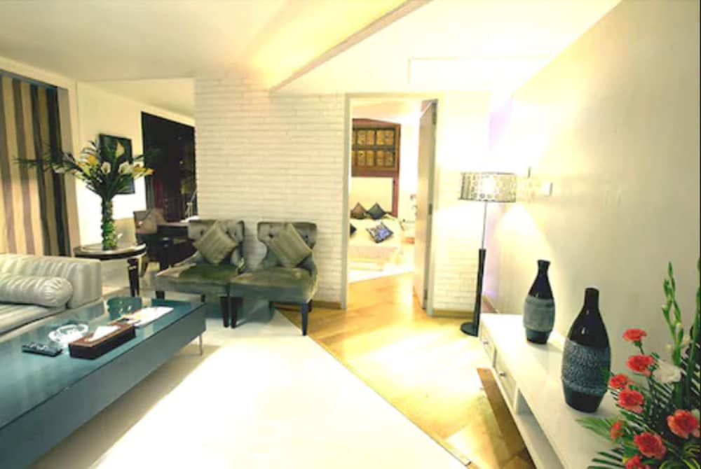 Фото Peninsula Grand Hotel