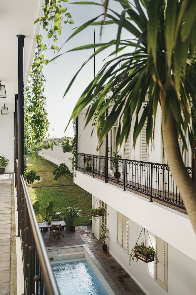 Фото Brown Feather Hotel