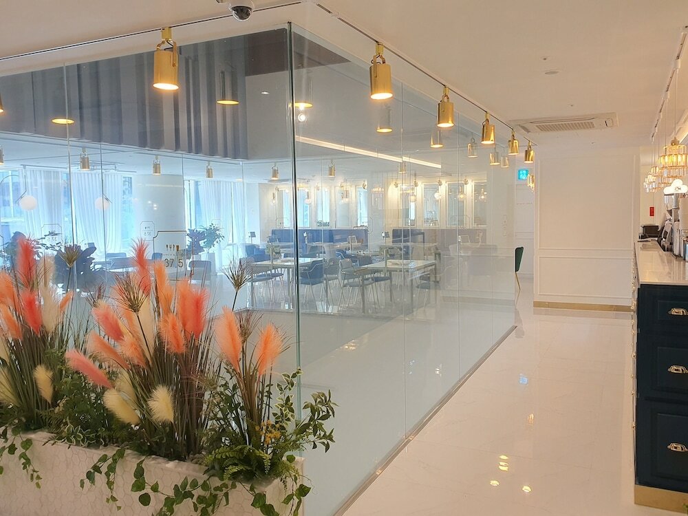 Фото Days Hotel by Wyndham Seoul Myeongdong