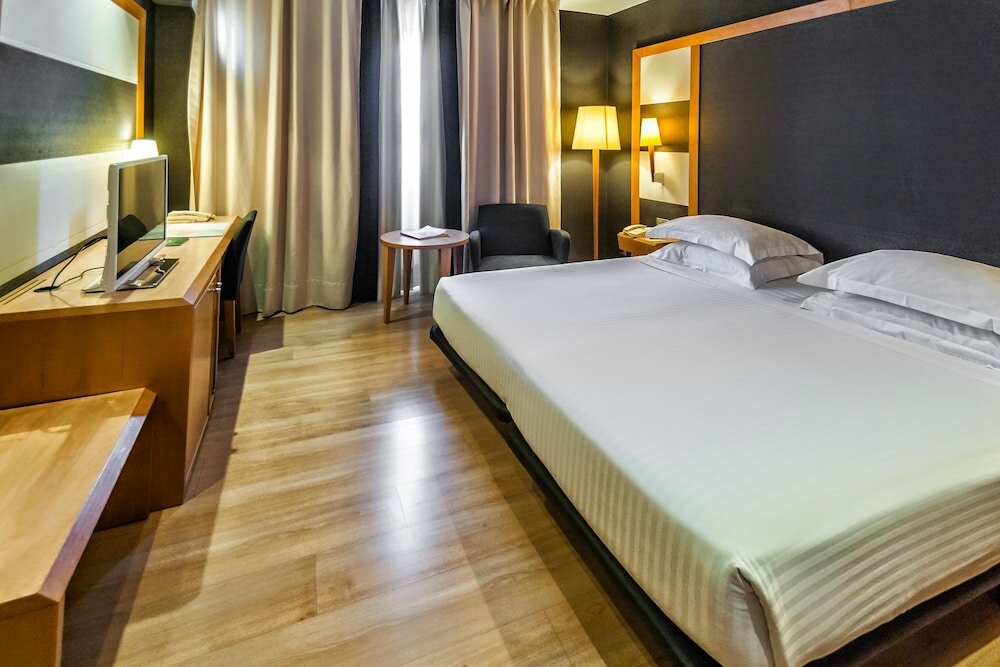 Фото Hotel Barcelona Universal