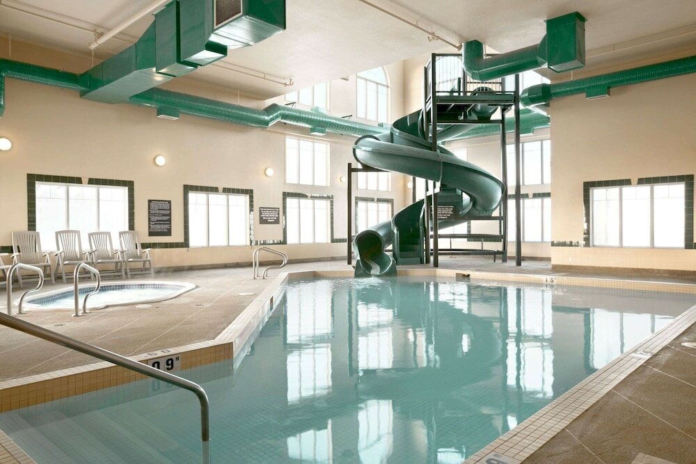 Фото Super 8 by Wyndham High Level Ab