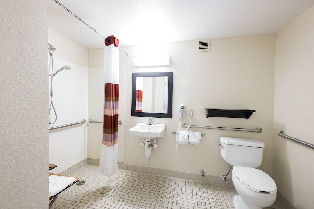 Фото Red Roof Inn Plus+ Austin South