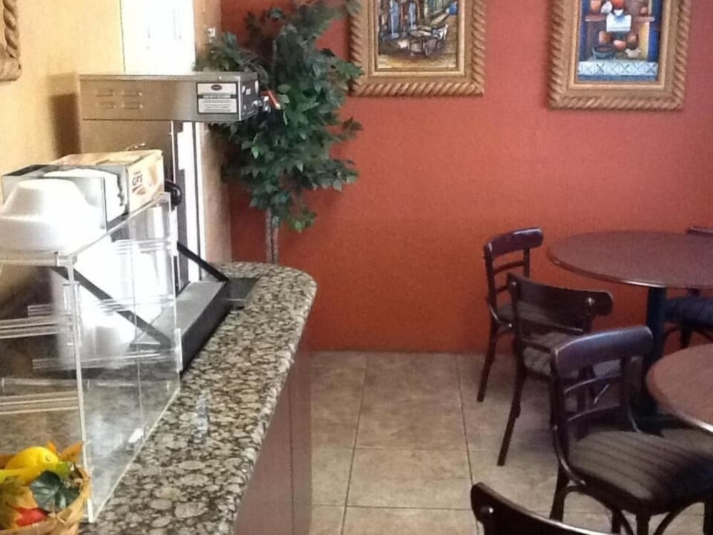 Фото Americas Best Inn and Suites Fort Lauderdale North