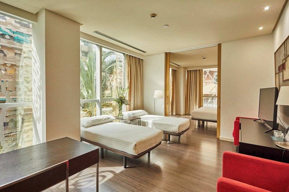 Фото Hotel Silken Puerta de Valencia