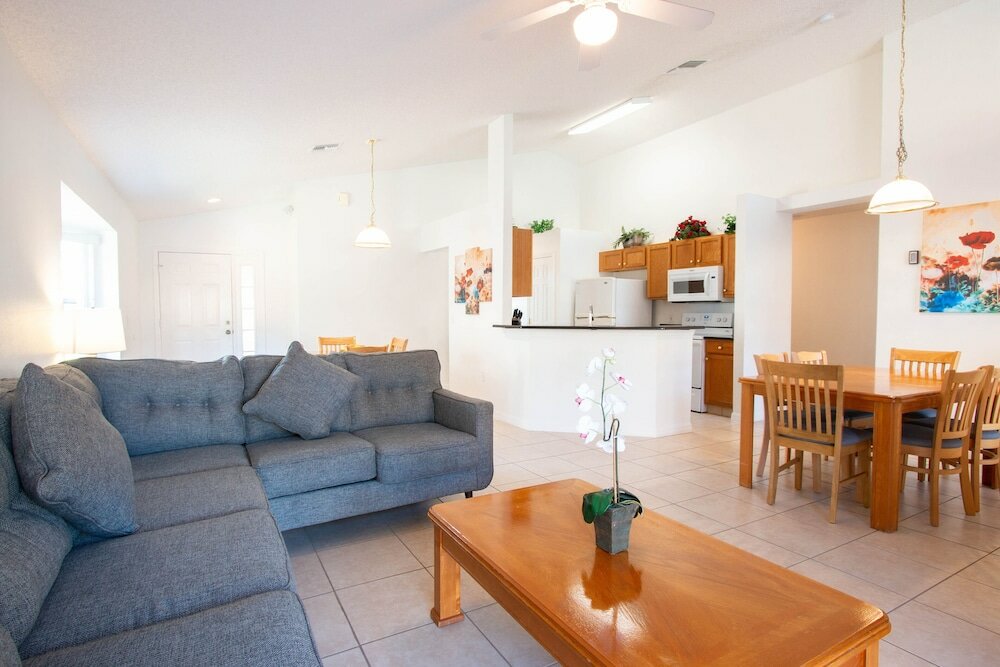 Фото Berkley Lake Townhomes