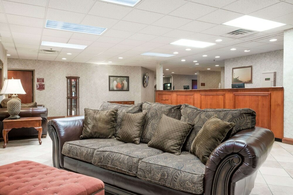 Фото Super 8 by Wyndham Grayson