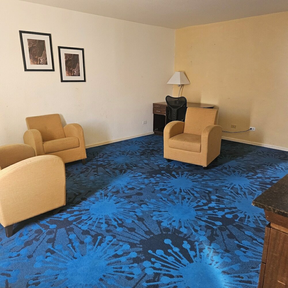 Фото Super 8 by Wyndham Denver Central