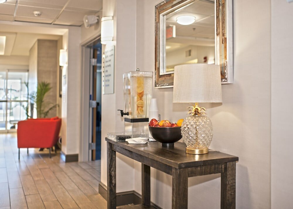 Фото Holiday Inn Express Hotel & Suites Chanhassen, an Ihg Hotel