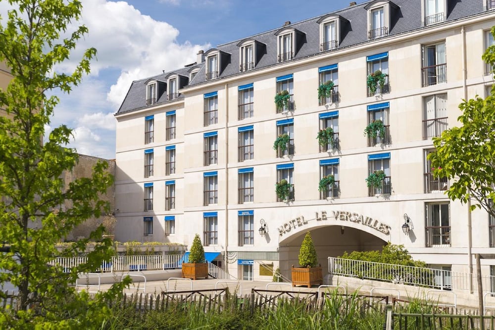 Фото Hôtel Le Versailles