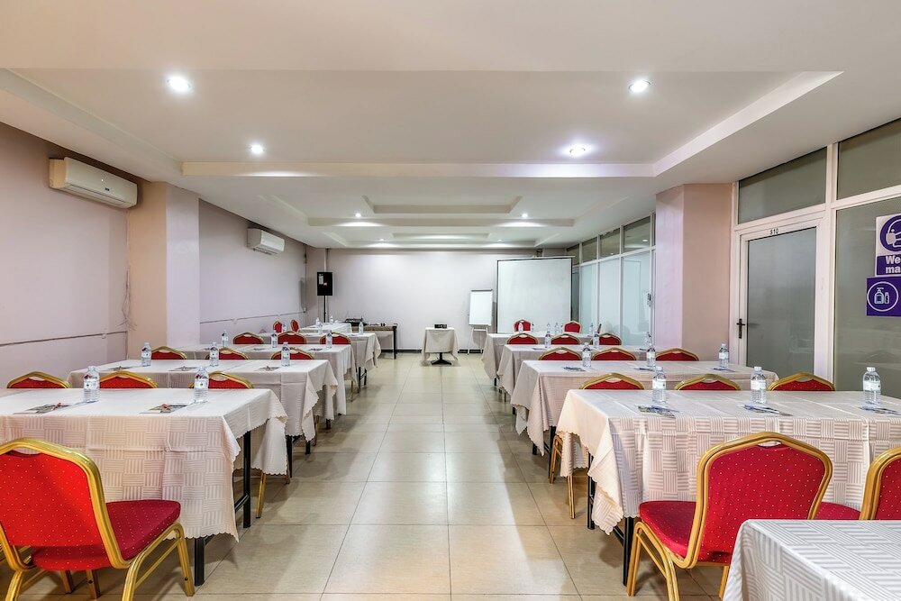 Фото Hbt Russel Hotel