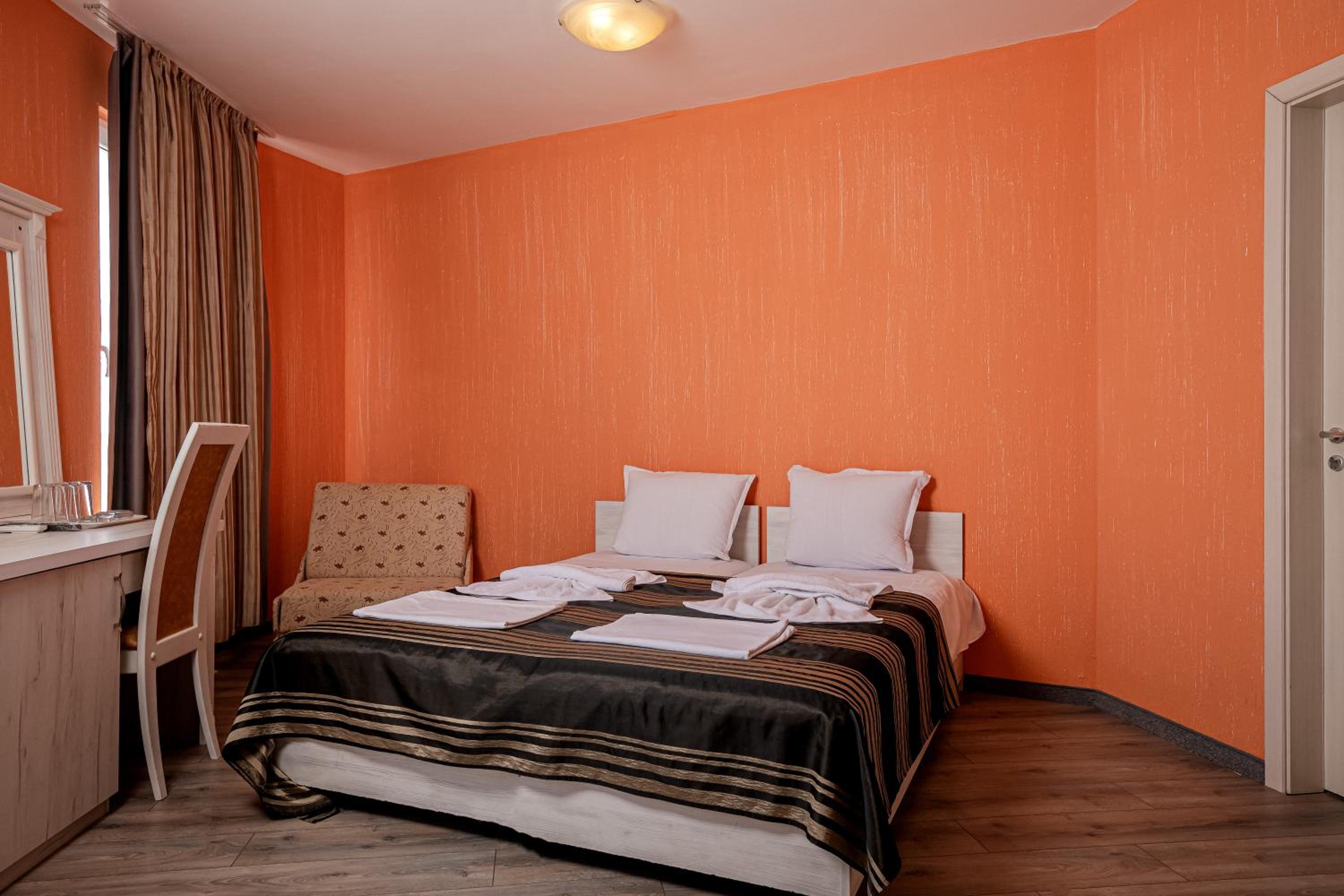 Фото Paros Hotel Pomirie Bulgaria