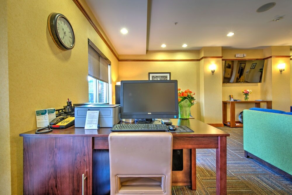 Фото Comfort Suites Urbana Champaign, University Area