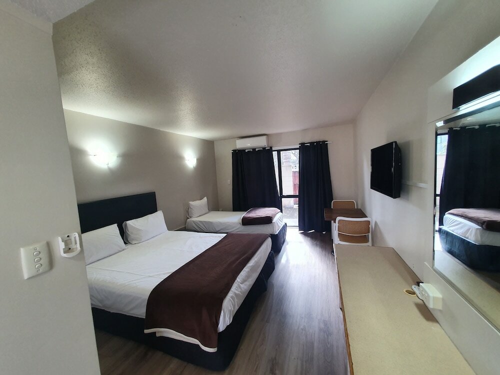 Фото Ascot Epsom Motel