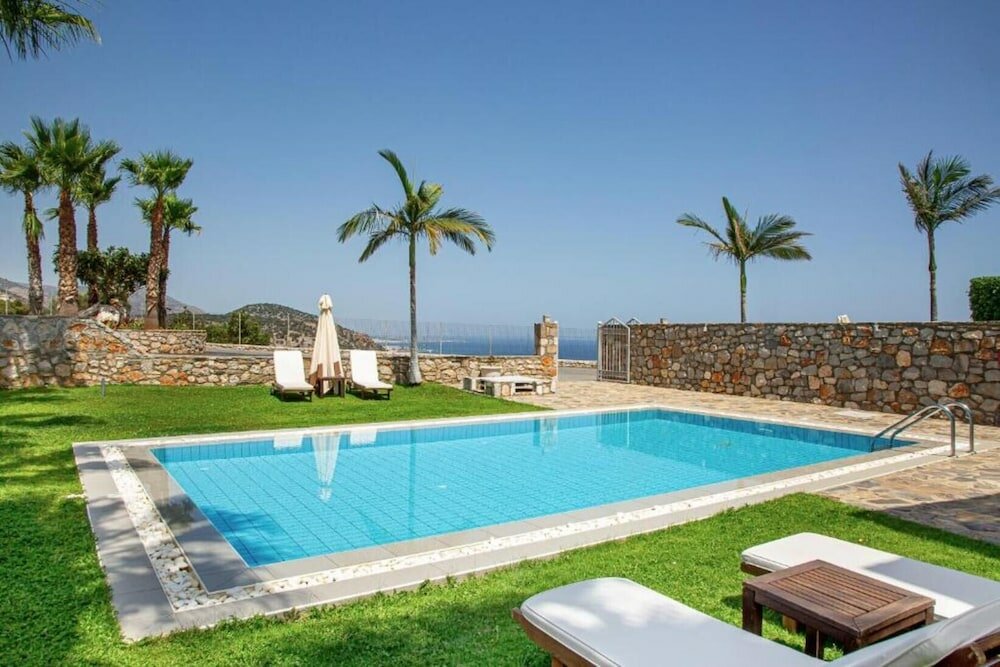 Фото Royal Heights Resort Villas & SPA