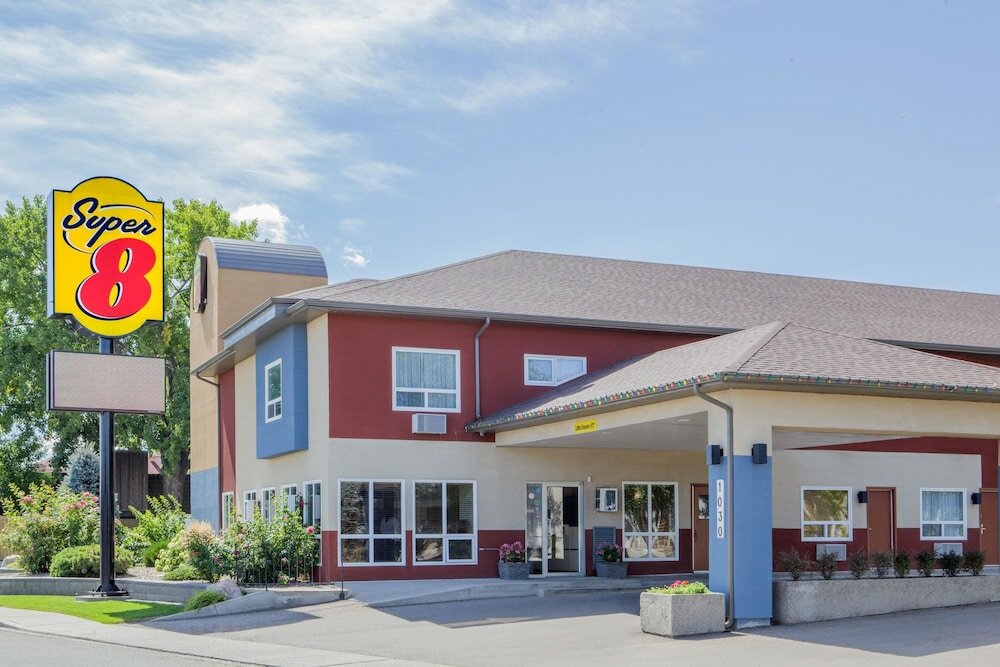 Фото Super 8 by Wyndham Lethbridge