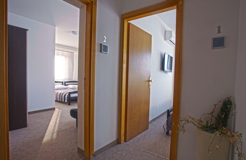 Фото Отель London Rooms Zagreb Airport