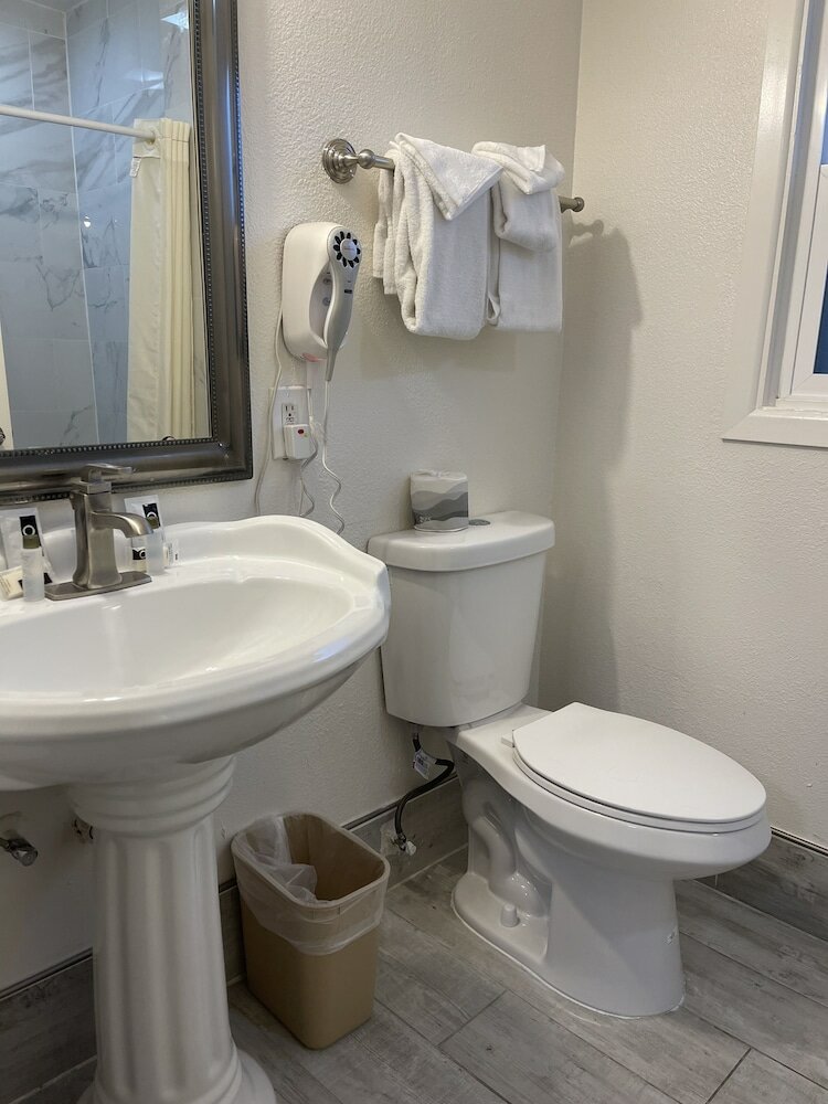 Фото The Palomar Inn