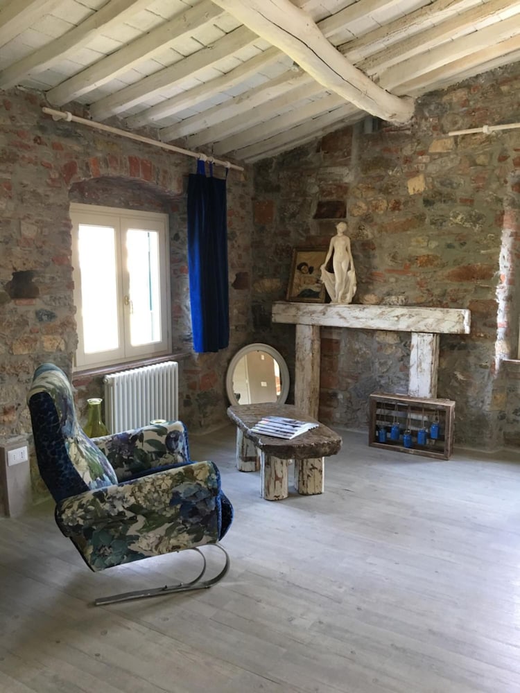 Фото Inside the wall - Santa Maria