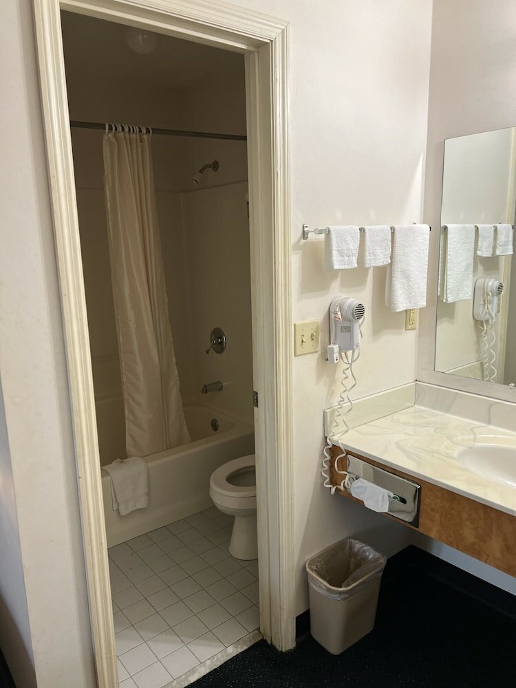 Фото Garden Inn & Suites