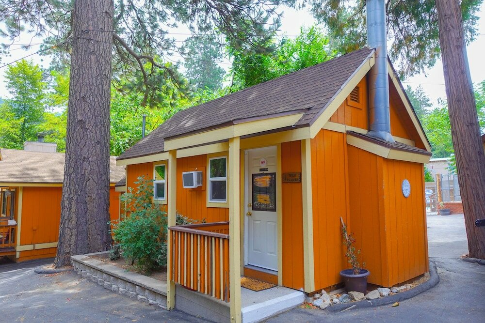 Фото Sleepy Hollow Cabins and Hotel