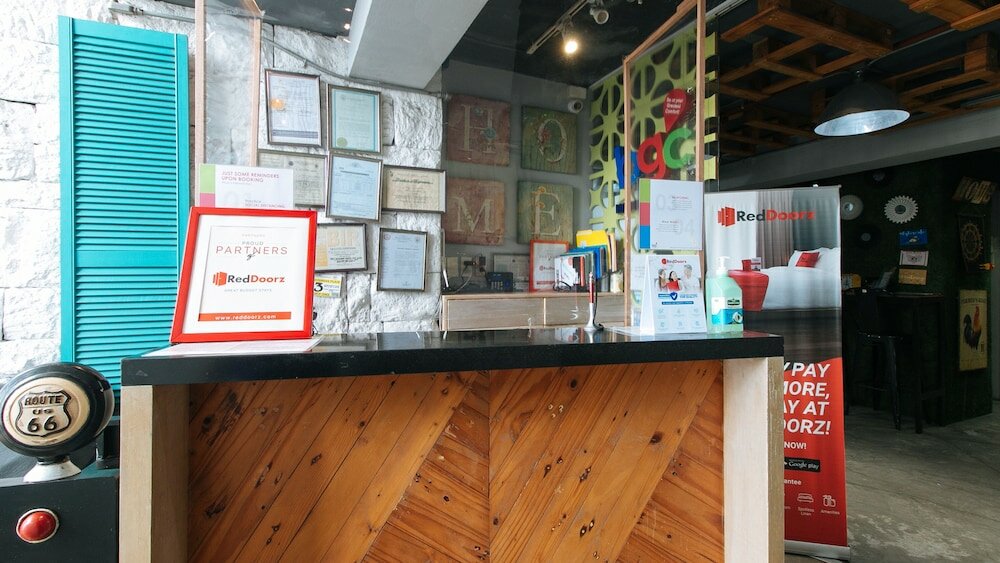 Фото RedDoorz Plus @ Danlig Street Makati