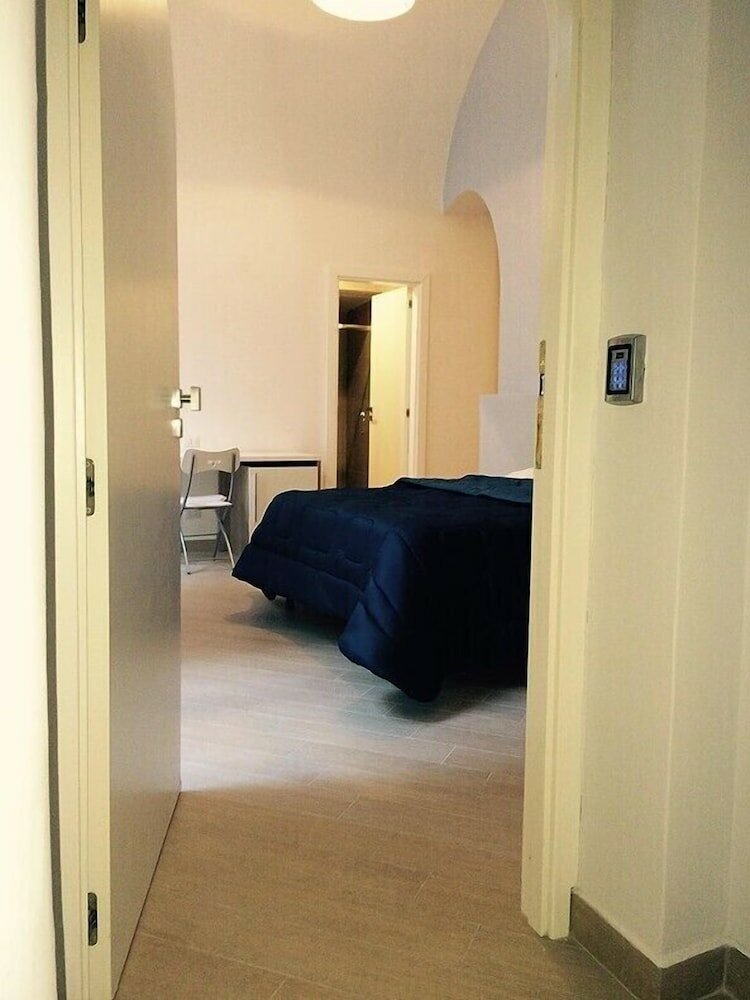 Фото Base Napoli B&b