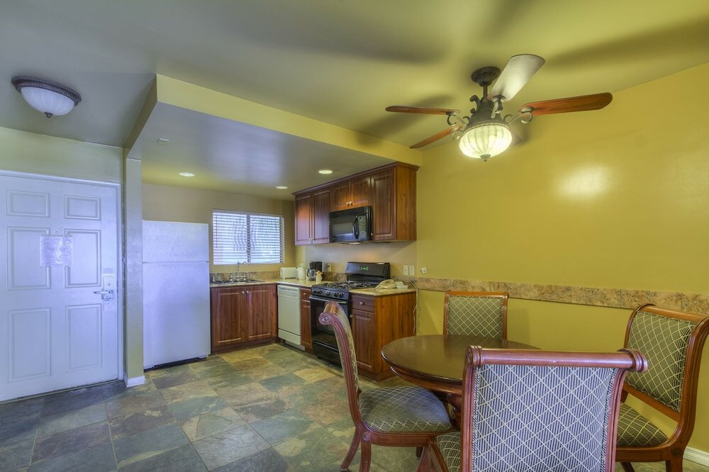 Фото Oceanside Marina Suites