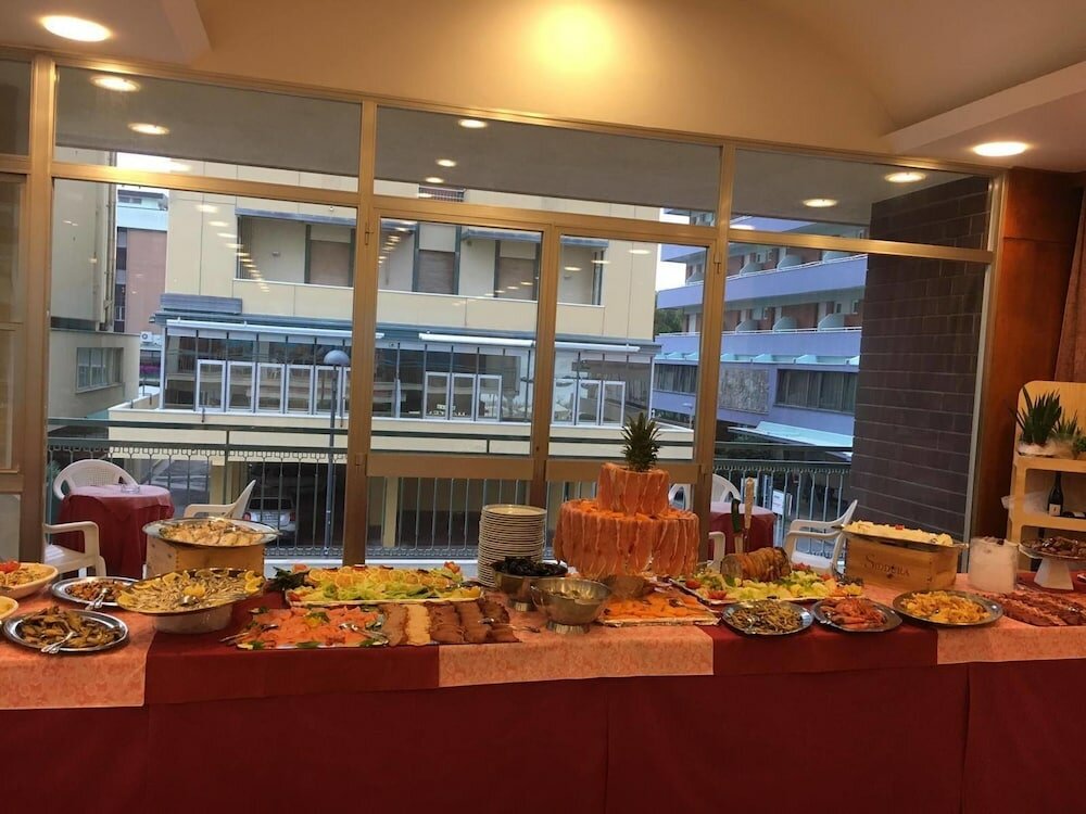 Фото Hotel Majestic Pesaro