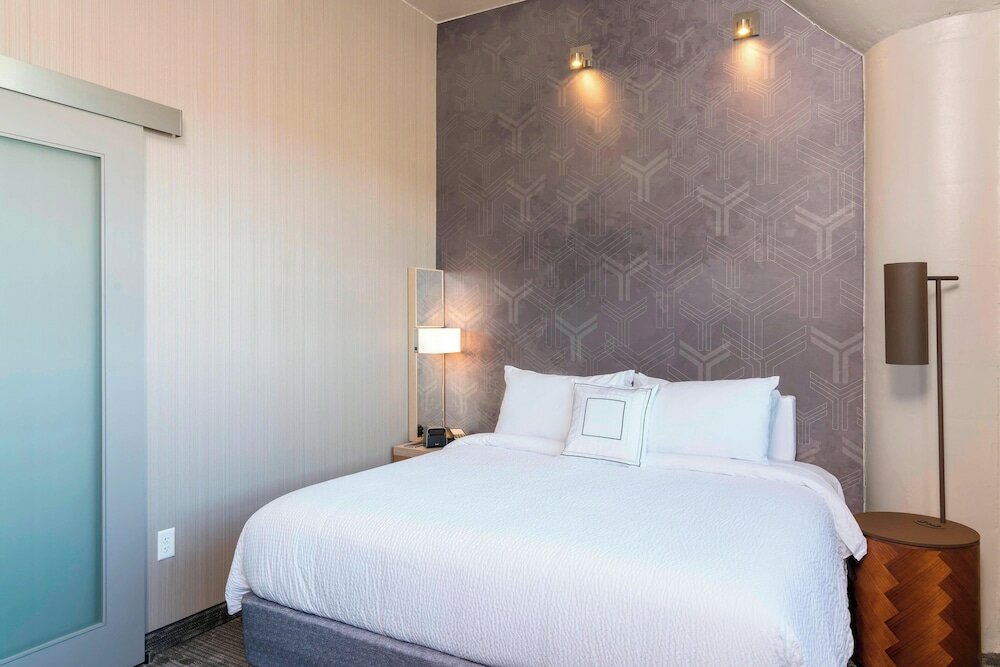 Фото Courtyard by Marriott Waterloo Cedar Falls