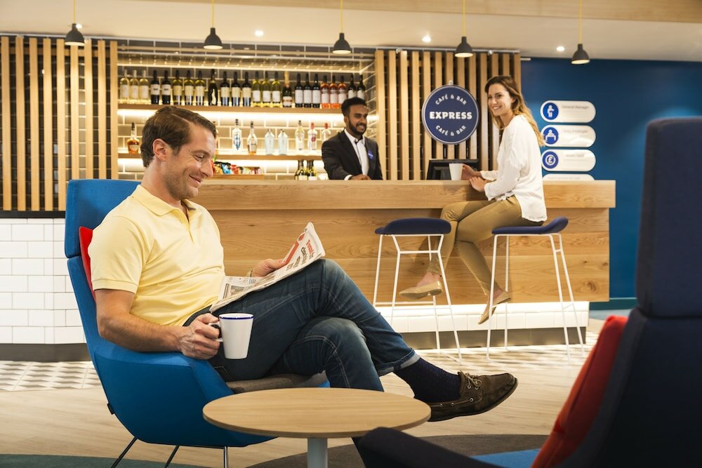 Фото Holiday Inn Express London - Park Royal