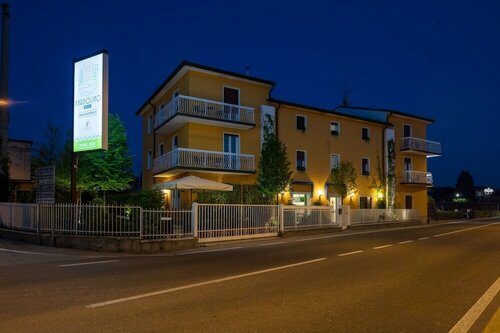Внешний вид отеля Hotel Bardolino в Бардолино, фото 2