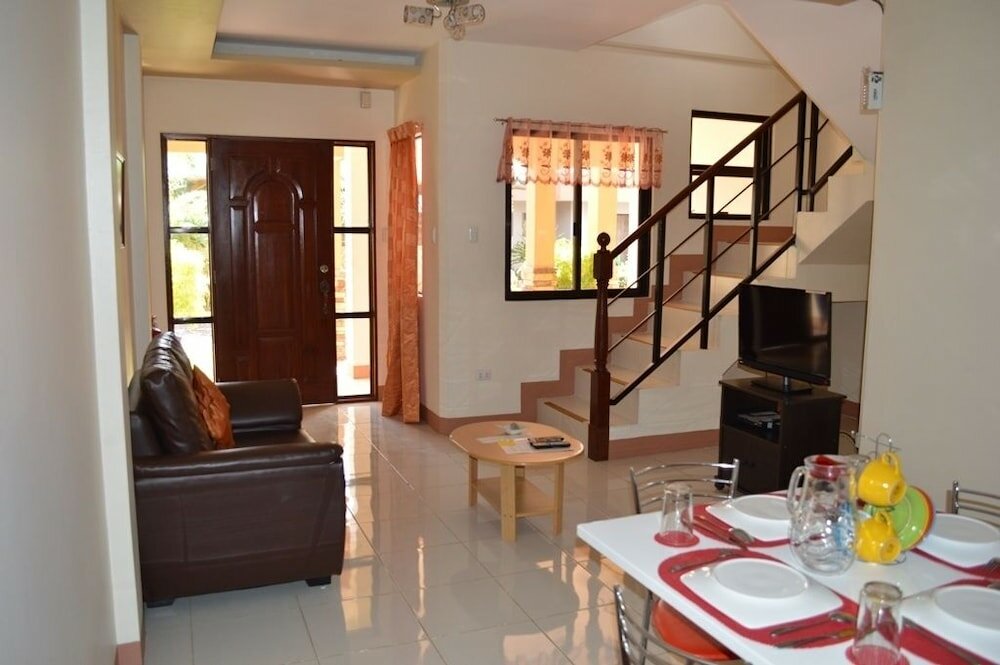 Фото Manora Apartments and Guest House