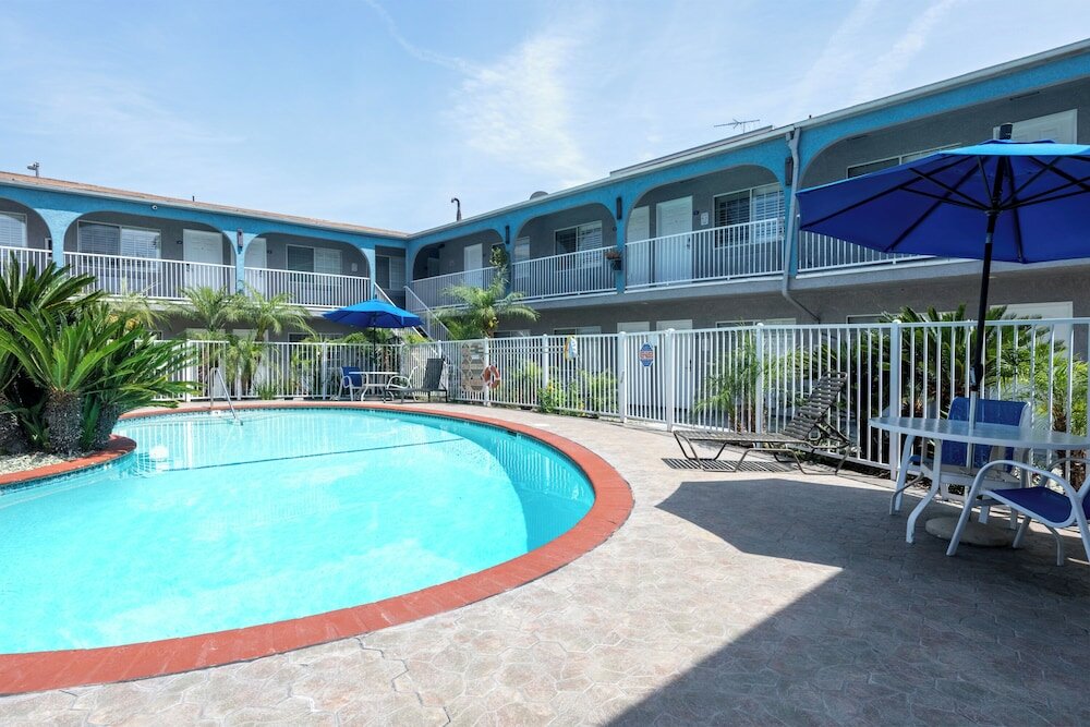 Фото Hollywood City Inn