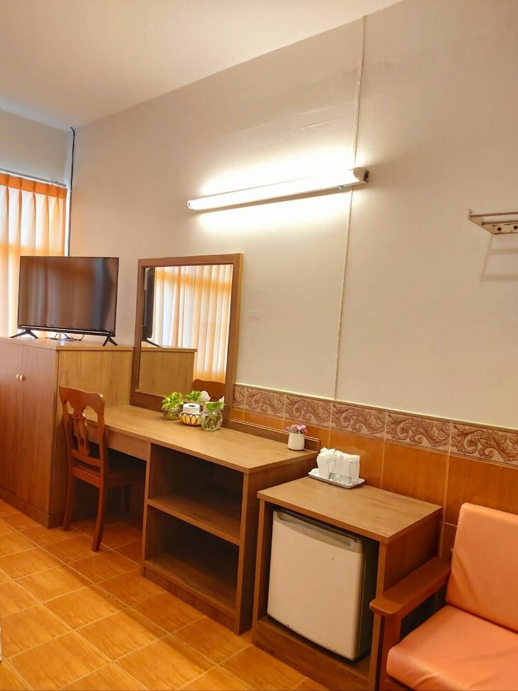 Фото Suriwong Chumphon Hotel