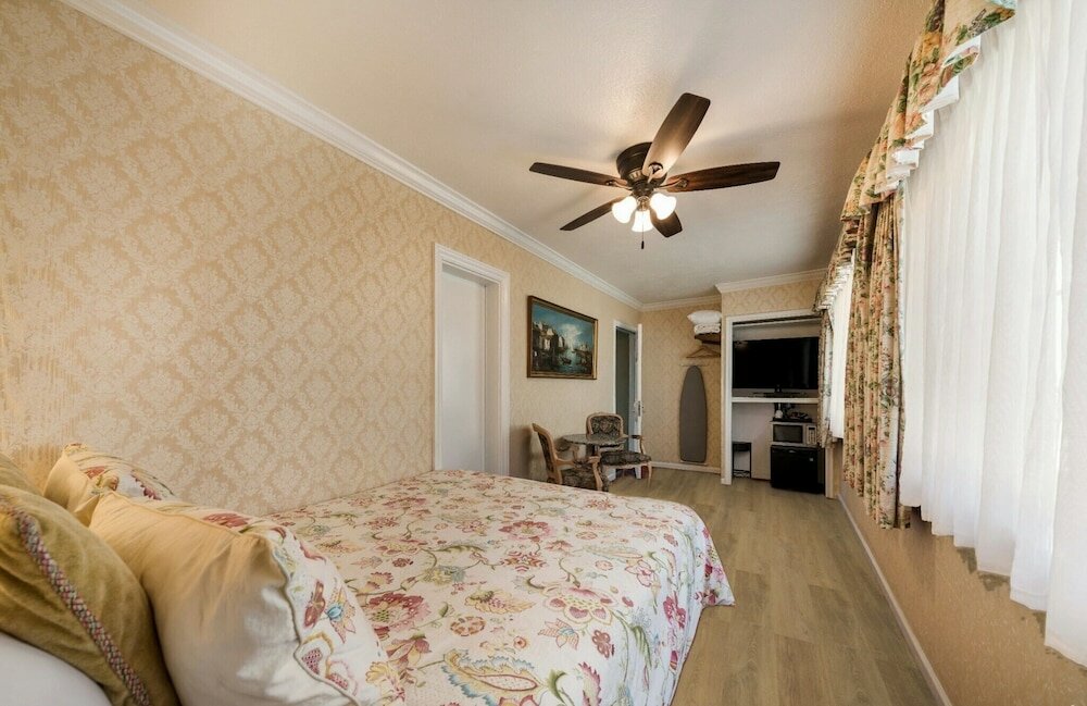 Фото Carmel Inn And Suites