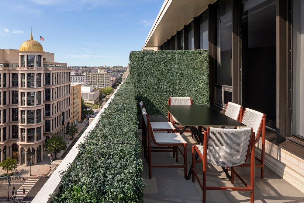 Фото The Madison Hotel