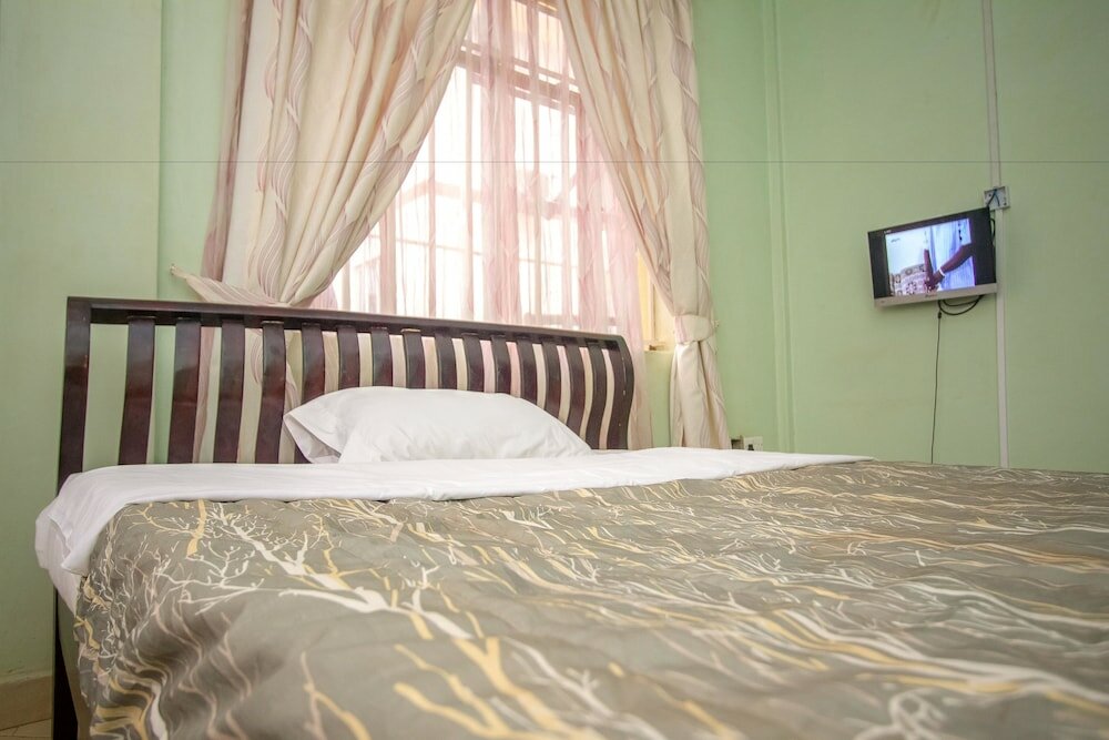 Фото Makerere Serene Hotel