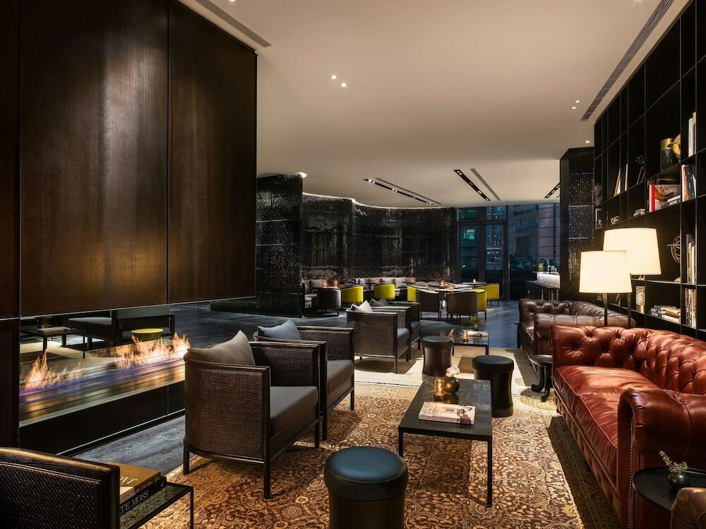 Фото The Middle House