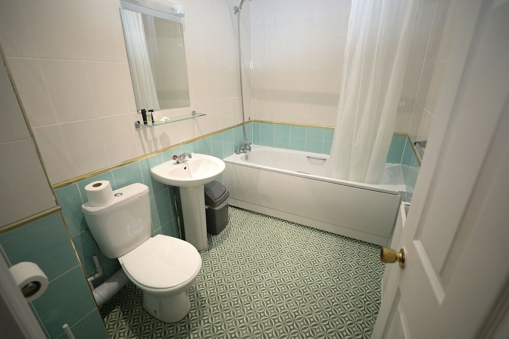 Фото Golders Park Hotel