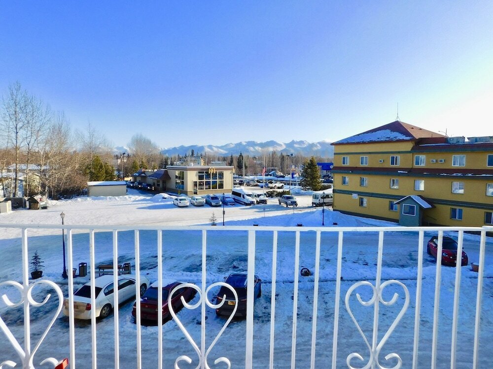 Фото Americas Best Value Inn & Suites Anchorage Airport