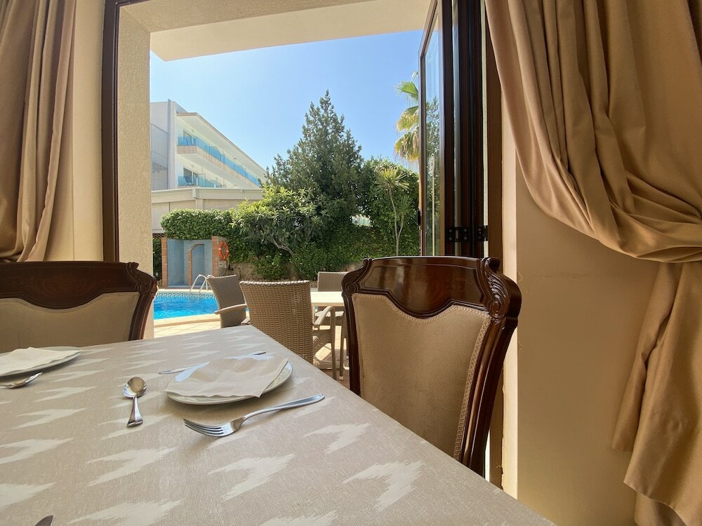 Фото Hostal Villa Rosa